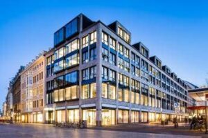 Schneider Electric presenta Easy Ups Srve: protezione dell’alimentazione essenziale per piccole e medie imprese, oggi disponibile con batterie al Litio o VRLA