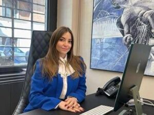 Smartphone al volante: sanzioni piu’ severe, ma sara’ davvero la soluzione?