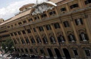 Titoli Stato, Btp Più chiude con raccolta totale di 14,9 miliardi: ritocco dei tassi