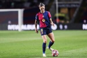 Tocca un’avversaria nelle parti intime: bufera su calciatrice del Barcellona