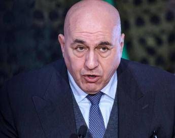 Truffa a nome di Crosetto, il ministro: “Denuncia pronta da venerdì”