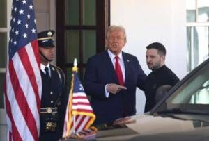 Trump accoglie Zelensky: “Ti sei vestito elegante” – Video