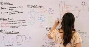 Università, al via ‘Amazon Women in Innovation’: borsa di studio per studentesse Stem