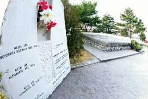 Vandalizzata foiba di Basovizza. Meloni: “Luogo sacro, oltraggiata intera Nazione”