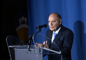 Vespa alla Link: “Con mia lectio magistralis racconto deliri dei dittatori”