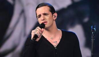 Achille Lauro, concerto a sorpresa a piazza di Spagna: “Roma, stanotte è per te”