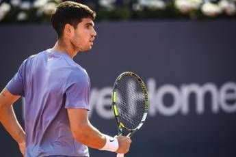 Alcaraz choc a Barcellona, perde con Rune e dice addio al secondo posto Atp