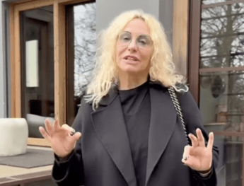 Antonella Clerici con l’holter attaccato, la spiegazione in diretta: “Ho degli sbalzi pressori”