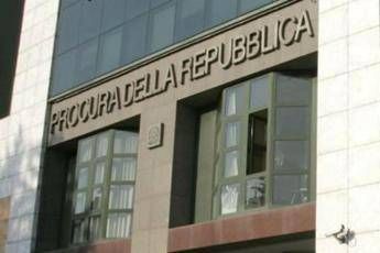 Armi alla Colombia, archiviate a Napoli accuse per D’Alema e Profumo