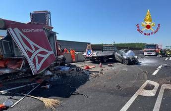 Auto travolge cantiere sull’autostrada A4: due morti