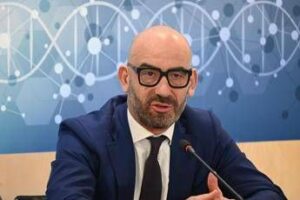 Bassetti: “Allarme super gonorrea, occhio a PrEP invece del preservativo”