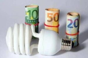 Bolletta luce, nel terzo trimestre +1,9% per clienti vulnerabili in maggior tutela