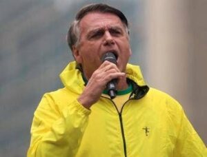 Bolsonaro ricoverato d’urgenza: “Forti dolori addominali”