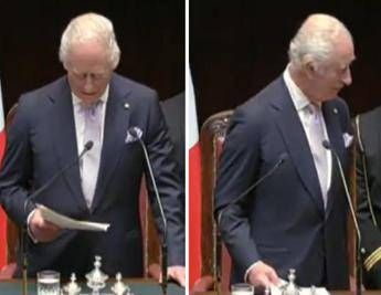 Carlo e il discorso alla Camera: “Cerimonia finita”. Anzi, no – Video