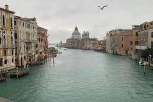 Casa, una famiglia ‘normale’ può comprare 18 metri: i dati e la classifica