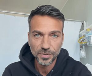 Costantino Vitagliano, la malattia autoimmune: “Sono una cavia per le cure sperimentali”