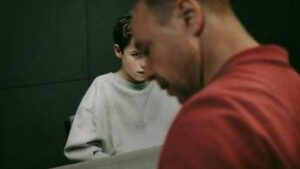 Da ‘Mare Fuori’ ad ‘Adolescence’, lame e sangue al cinema e in tv