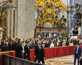 Da Ranieri a Dybala, delegazione della Roma a San Pietro per l’omaggio a Papa Francesco