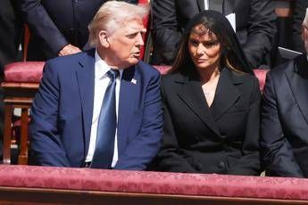 Dai reali ai capi di Stato, il dress code ai funerali di Papa Francesco. Trump si distingue col blu