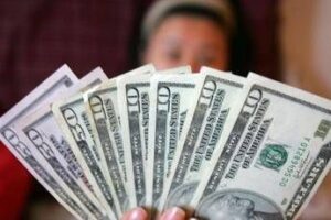 Dazi Usa e dollaro in calo, per analisti il danno è ormai fatto