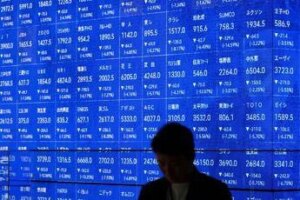 Dazi, affondano le Borse asiatiche. Trump esulta: “Ora i Paesi vogliono trattare”