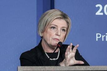 Esposto su laurea Calderone, aperto fascicolo. La replica: “Nessun reato, pronta controdenuncia”