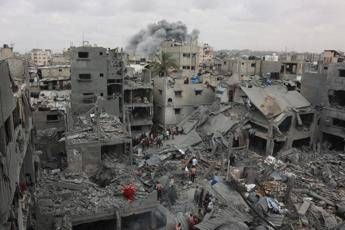 Gaza, “29 morti in un raid”. Media: “Israele vuole inglobare Rafah in zona cuscinetto”