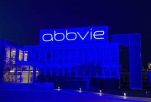 Giornata mondiale del Parkinson, AbbVie per ‘Spark the night’ si illumina di blu