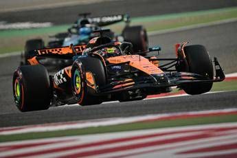 Gp Bahrain, Piastri trionfa con McLaren e Ferrari giù dal podio