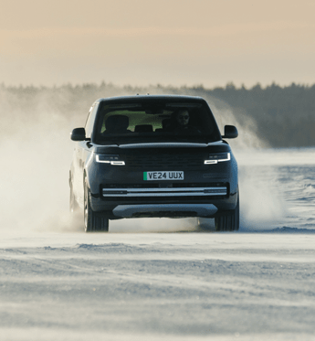 I prototipi elettrici Range Rover superano brillantemente i test invernali