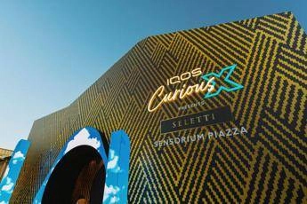 Iqos con Seletti presentano installazione ‘Curios X: Sensorium Piazza’