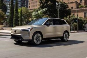 La Volvo EX90 premiata come migliore Luxury Car ai World Car Awards
