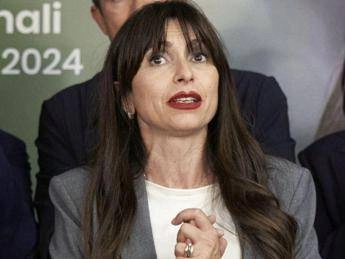 La governatrice Stefania Proietti denuncia: “Contro di me insulti sessisti”