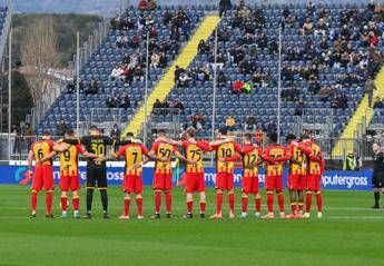 Lecce, morto il fisioterapista del club: rinviata partita con l’Atalanta