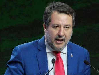 Lega, la richiesta del congresso a Salvini: “Torni al Viminale”