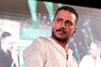 Luca Bizzarri: “Non ho famiglia, sono un fallimento dal punto di vista umano. Il lavoro? È la mia vita”