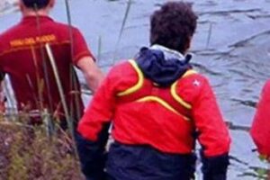 Macabra scoperta in centro a Pisa, trovato cadavere nell’Arno