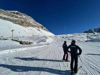 Madonna di Campiglio, parcheggia elicottero fuori pista e va a sciare: multato imprenditore