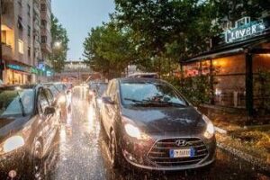 Maltempo flagella l’Italia: danni a Milano, in provincia di Pavia esonda il Sesia