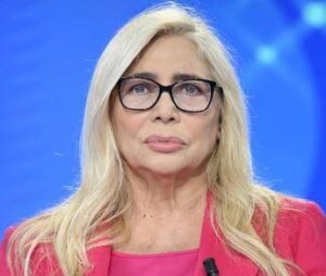 Mara Venier, lo sfogo per il ritardo dei treni: “Un altro lunedì da incubo”