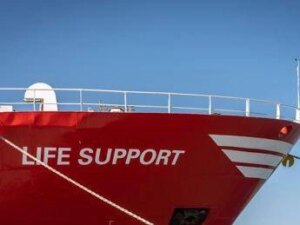 Mare forza 7, Life Support con 215 migranti a bordo chiede porto più vicino