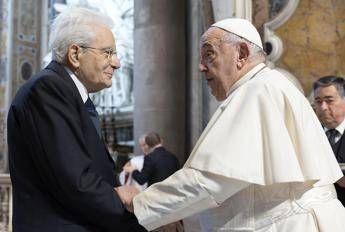 Mattarella, gli auguri a Papa Francesco: “Giustizia ed equità imprescindibili per la pace”