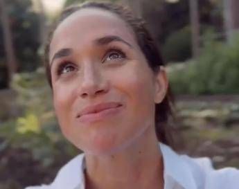 Meghan usa il titolo di ‘Sua Altezza Reale’: violato l’accordo con la regina Elisabetta