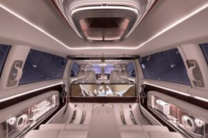 Mercedes-Benz estende la sua gamma di monovolume alla fascia più elevata del mercato