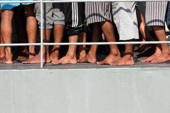 Migranti, rispetto per la donna nella lista di ‘doveri’ per chi arriva: la proposta FdI