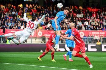 Monza-Napoli 0-1, McTominay aggancia l’Inter in testa alla classifica