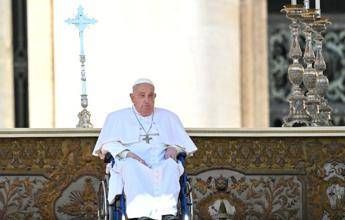 Morte Papa Francesco, dalla crisi respiratoria all’emorragia cerebrale: le ipotesi