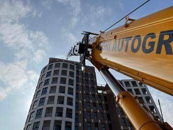 Negri Autogru, Parma: “Noleggio autogru e piattaforme aeree, innovazione e sicurezza in quota”