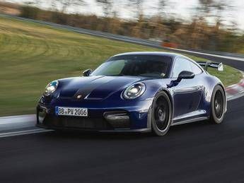 Nuova Porsche 911 GT3: giro record al Nurburgring