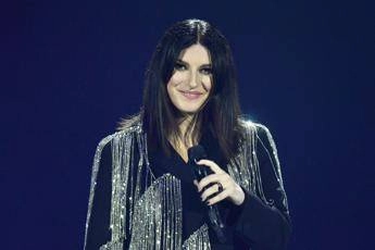 Nuovo look per Laura Pausini: “Chili persi senza punture ma con sacrifici”
